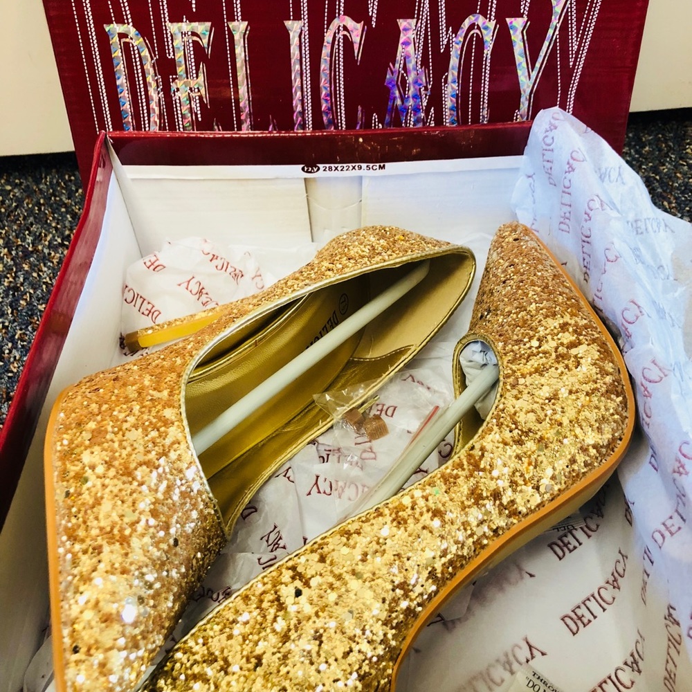 GLITTERED gold high heels 👠